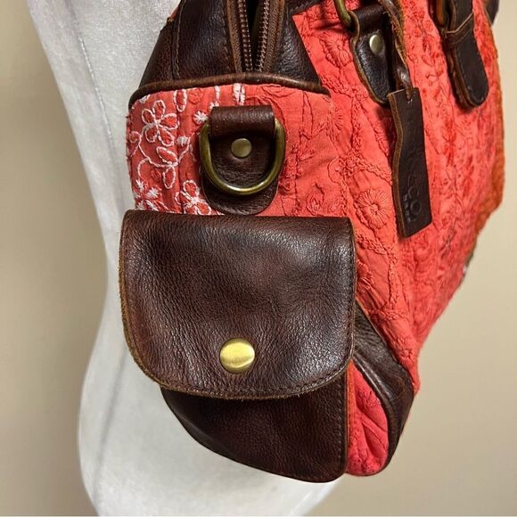 Mo & Co boho embroidered shoulder bag. - Picture 3 of 10